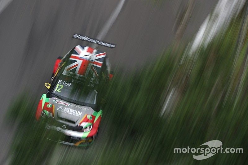 Rob Huff se lleva la pole en el último suspiro