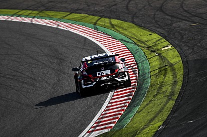 Guerrieri és Báldi hatalmas csatát vívott a győzelemért a WTCR online futamán: magyar siker