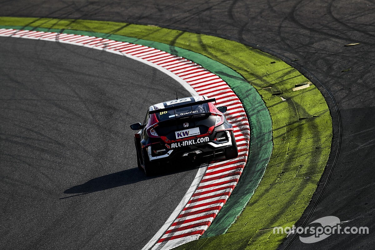 Guerrieri és Báldi hatalmas csatát vívott a győzelemért a WTCR online futamán: magyar siker