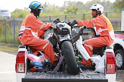 In beeld: De overblijfselen van Lorenzo's GP18 na zware crash in Thailand