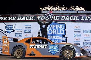 Tony Stewart goes from last to first in Eldora SRX win