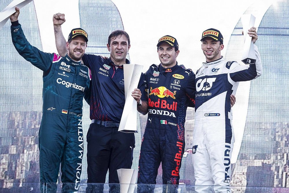 Course - Pérez émerge du chaos, zéro pointé pour Verstappen et Hamilton !