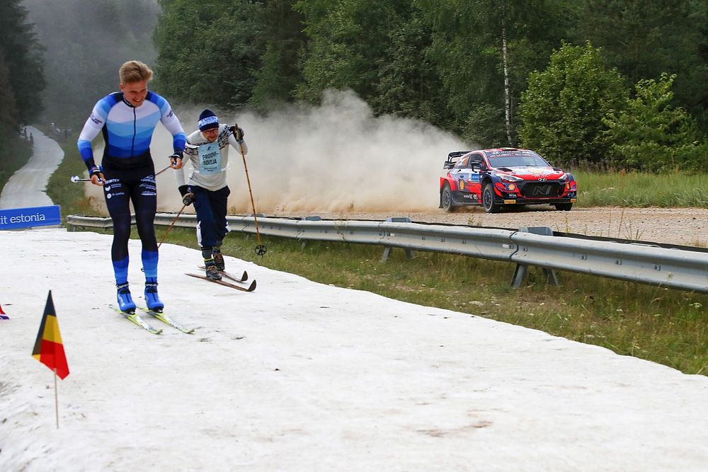 Spóźnienie Neuville’a