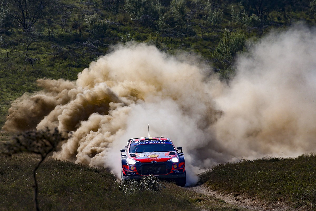Hari Kedua Reli Kenya: Ogier Mulai Cepat, Neuville Perlebar Gap