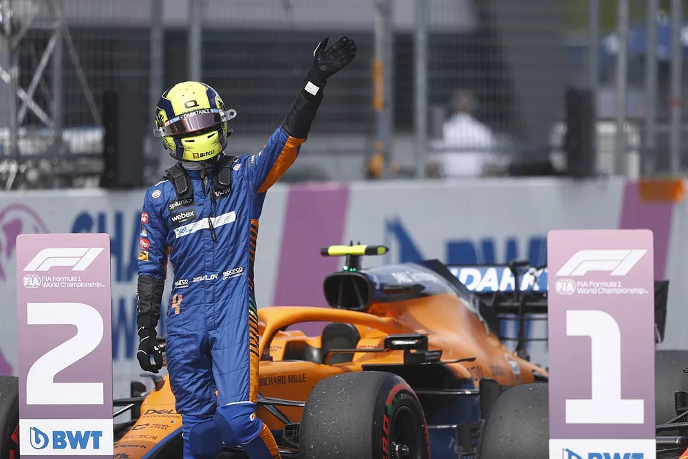 Lando Norris, McLaren, c&eacute;l&egrave;bre sa premi&egrave;re ligne en arrivant au parc ferm&eacute;