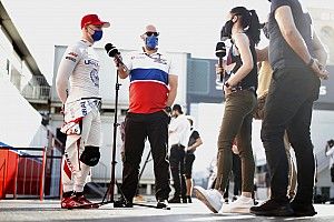 Mazepin: "Schumacher'in iç tarafa gideceğini düşünmüştüm"