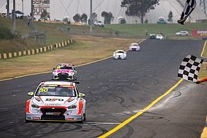 Sydney TCR: Buchan wins foggy second race