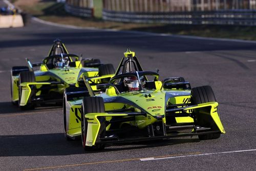 Beckmann marca el ritmo y Porsche lidera la carrera de simulación