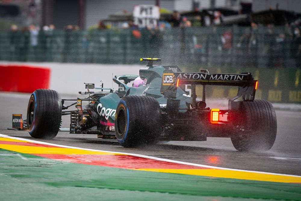 Vettel: "Oval viraj umarım geçişlere yardımcı olur"