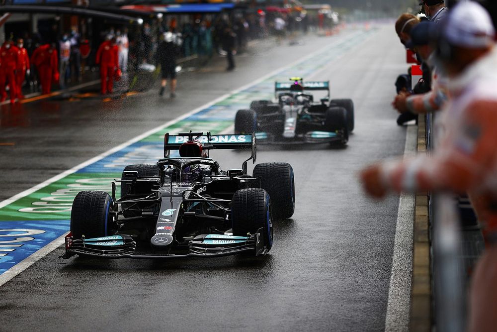 Lewis Hamilton, Mercedes W12, Valtteri Bottas, Mercedes W12, in the pit lane