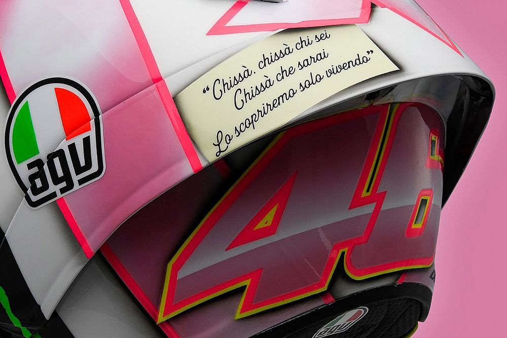 GALERÍA: El casco de Rossi dedicado a su futura hija