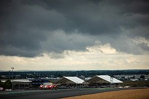 Sustos varios y problemas para Molina en el amanecer de Le Mans