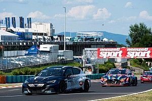 Azcona on top as Pure ETCR rivals collide in Hungary