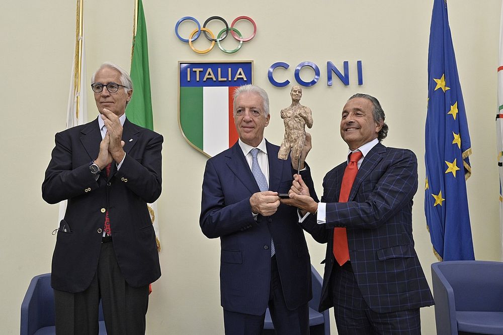 Piero Ferrari riceve il premio Mecenate dello Sport