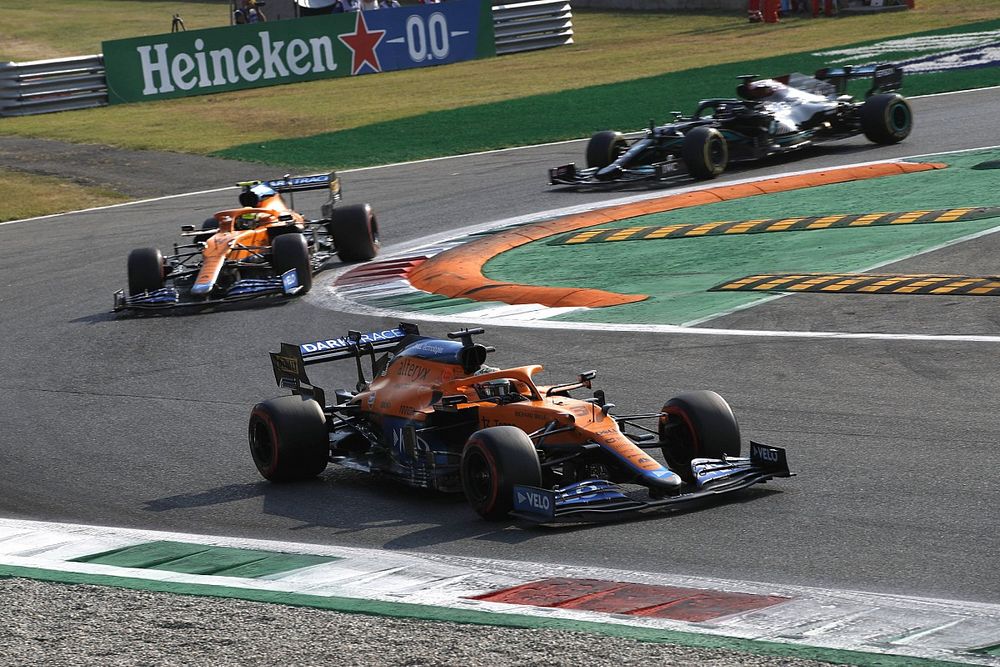 Hamilton voorspelt gemakkelijke zege voor Verstappen in Monza