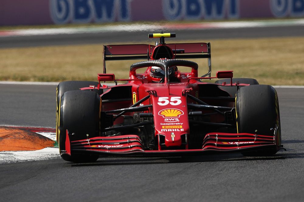 Sainz, McLaren'ın galibiyete ulaşmasından memnun