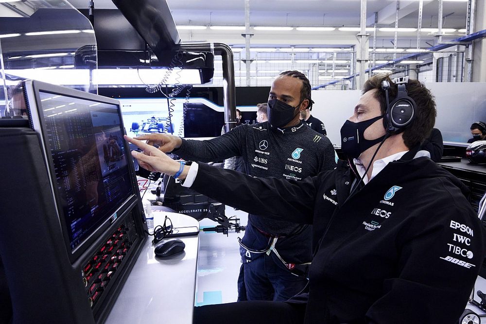 Lewis Hamilton, Mercedes, with Toto Wolff, Team Principal and CEO, Mercedes AMG