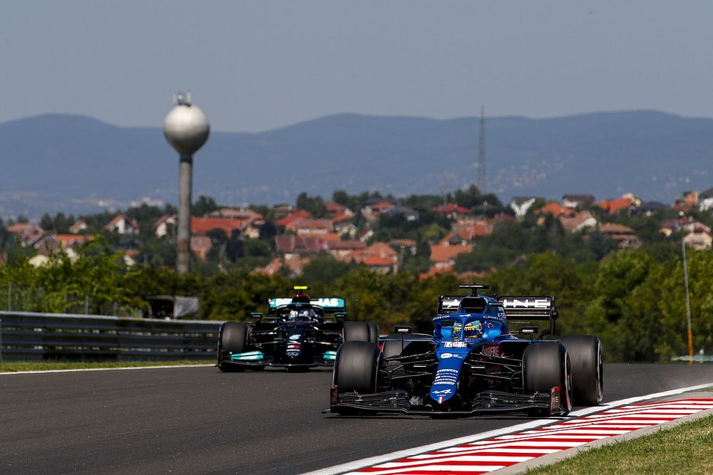 Fernando Alonso, Alpine A521, Valtteri Bottas, Mercedes W12