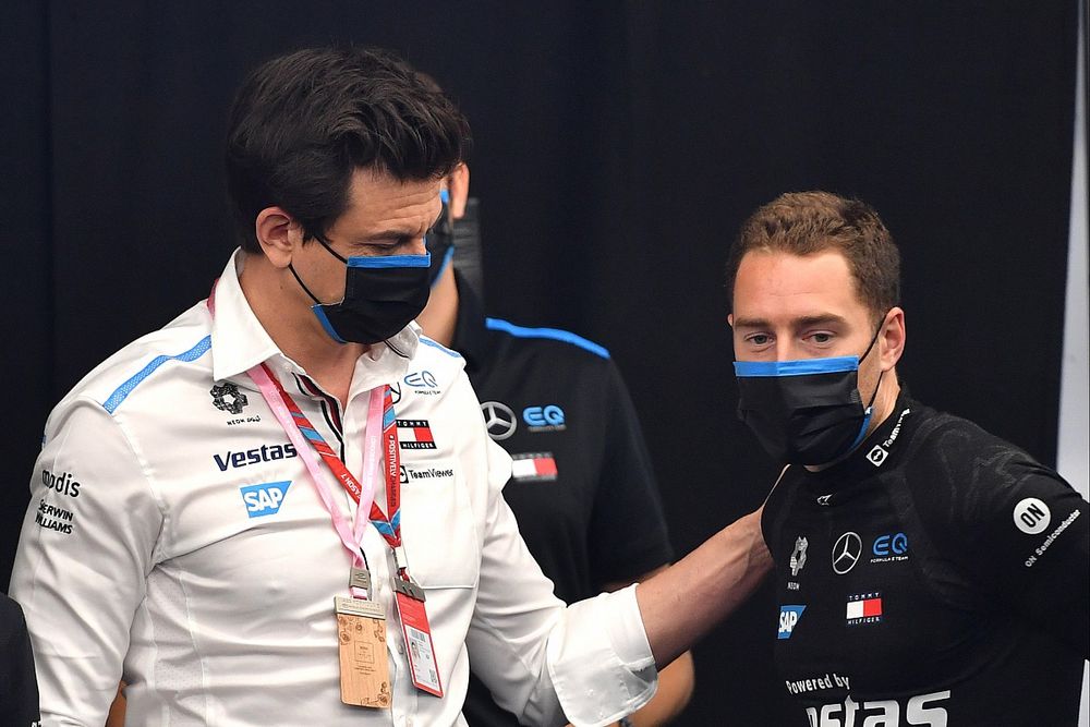 Vandoorne na pole position