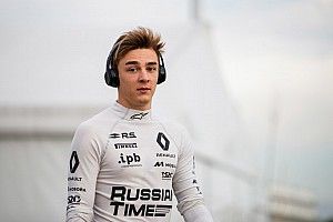 Маркелов показал шлем для выступлений в Суперформуле