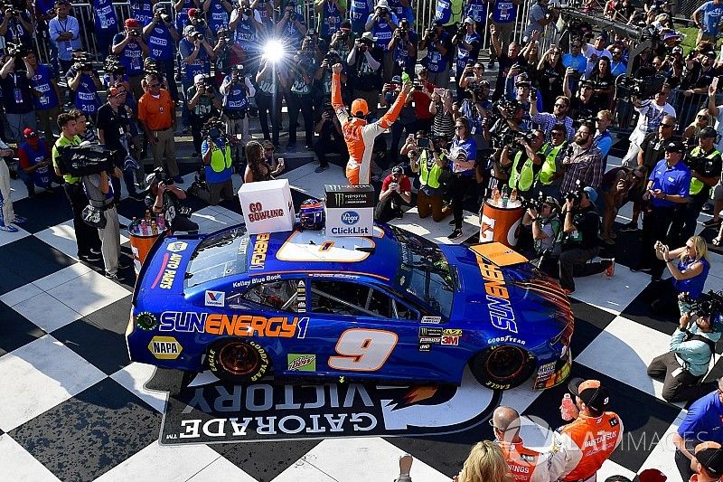 Chase Elliott centra la sua prima vittoria nella Cup a Watkins Glen