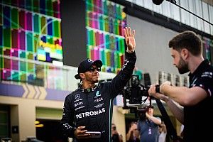 Hamilton, sin sanción tras adelantar con bandera roja en Abu Dhabi