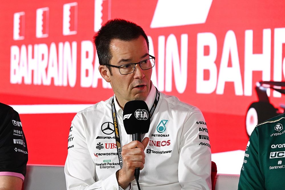 Mike Elliott, Director de Tecnología de Mercedes-AMG, en una rueda de prensa