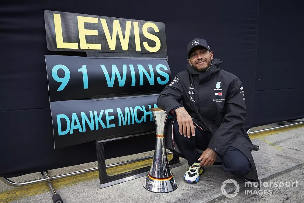 Lewis Hamilton, Mercedes-AMG F1, celebra su victoria n&uacute;mero 91 que le iguala con Schumacher