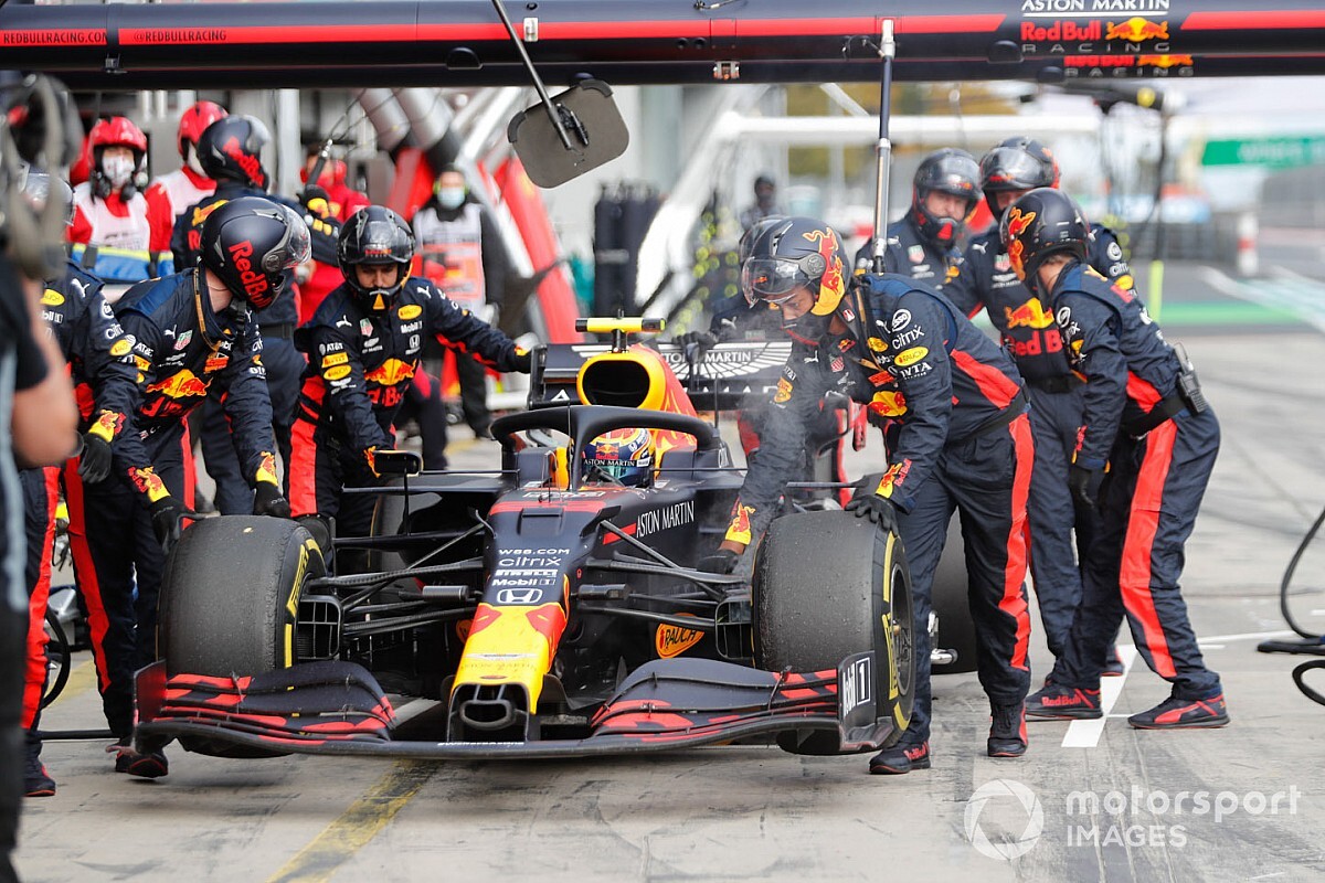 Albon treurt na miserabele GP van de Eifel, Horner verklaart DNF