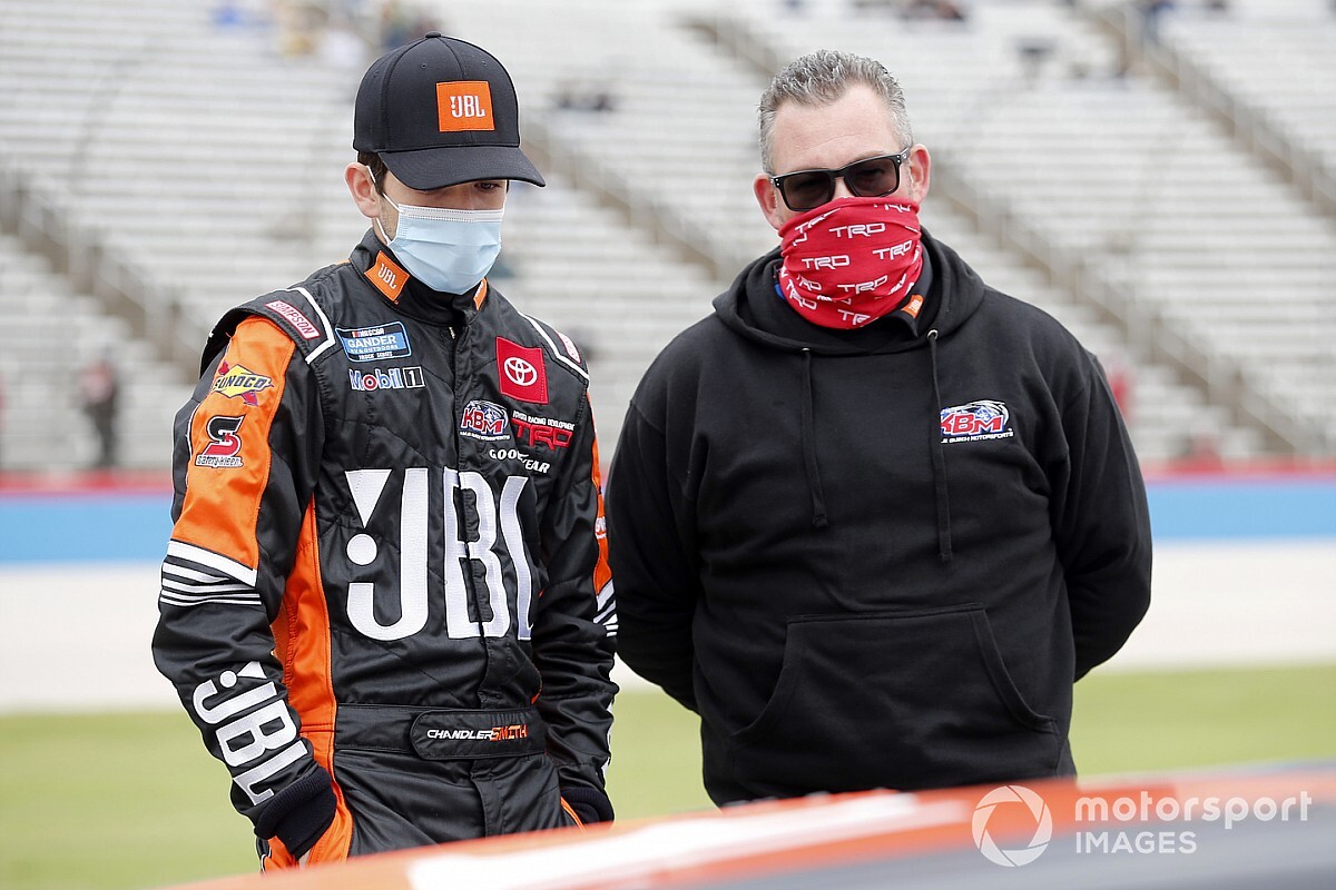 Chandler Smith Perkuat KBM pada Seri Truk NASCAR 2021