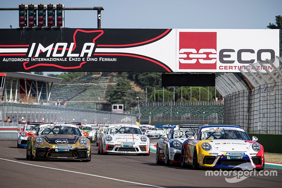 Carrera Cup Italia, è "terzetto di mischia" al giro di boa di Imola