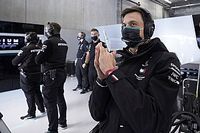 Wolff zostanie w Mercedesie