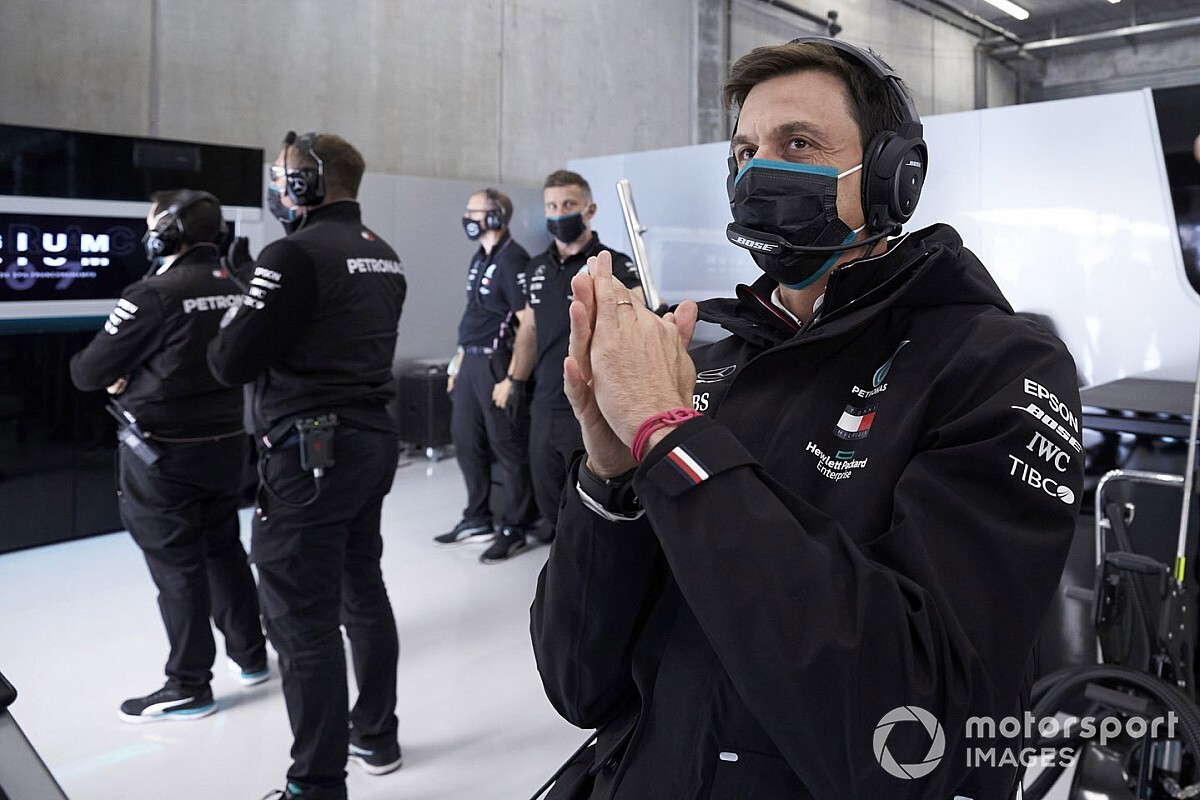 Wolff: "I tifosi Ferrari non meritano questi risultati"