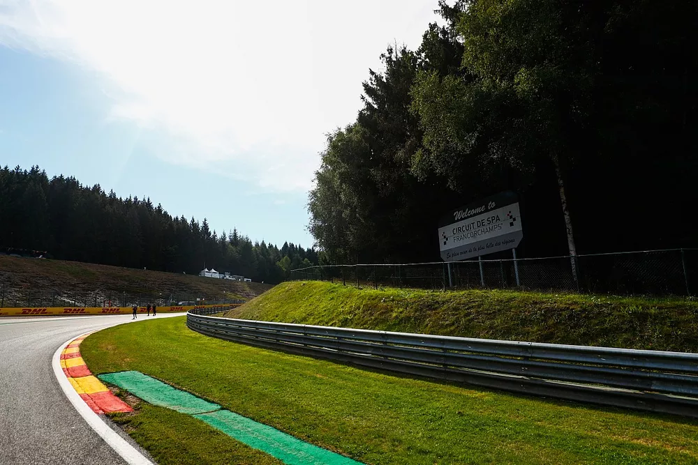 Una se&ntilde;al en el circuito de Spa-Francorchamps