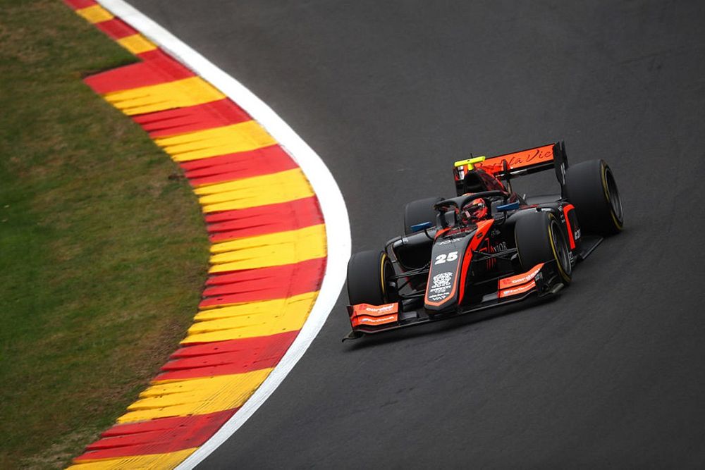 179 km/órával hajtott 50-es táblánál az F2-es pilóta, kérdéses a sorsa
