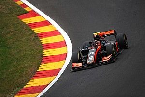 179 km/órával hajtott 50-es táblánál az F2-es pilóta, kérdéses a sorsa
