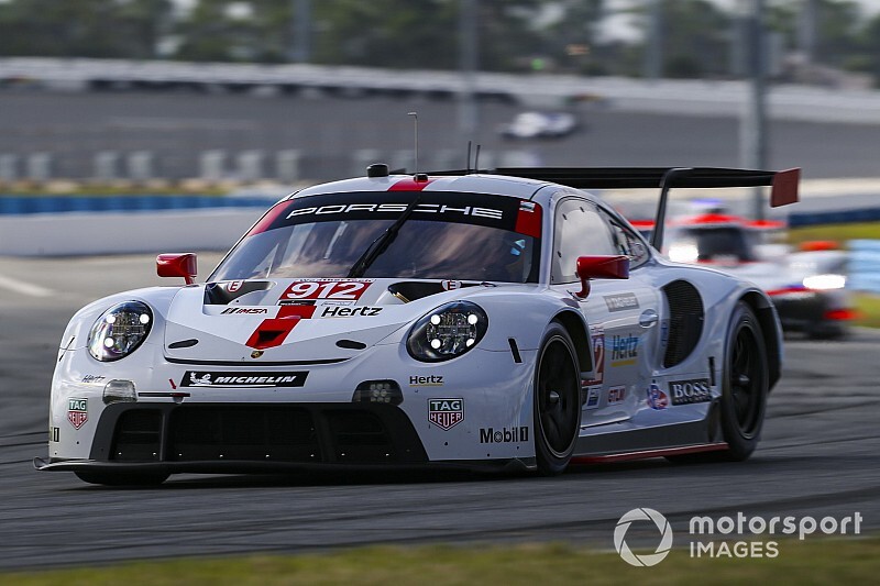 Mazda lidera la práctica nocturna en Daytona, Montoya en 7°