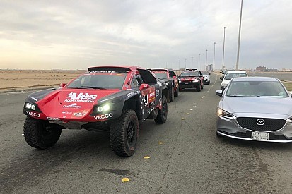 Dumas buggy-ja kigyulladt a Dakaron – 65 km-ig bírta! (képek)