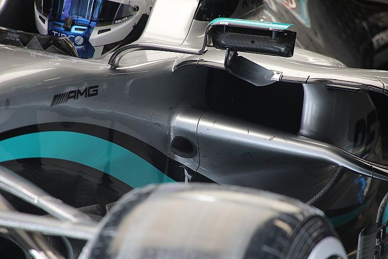 Mercedes W11: pance piccole, ma c'è un buco per raffreddare