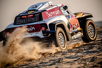 Vídeo: Sainz, protagonista en la tradición del Dakar