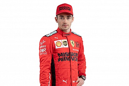 Képeken is Vettel és Leclerc új F1-es szerelése a Ferrarinál