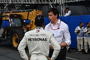 Wolff: "Geen zorgen over opvolging van Hamilton bij Mercedes"