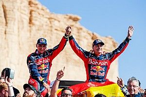 Sainz y Cruz entran en la leyenda del Dakar