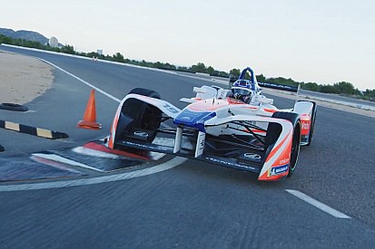 Test della Mahindra Formula E che ispira la Battista