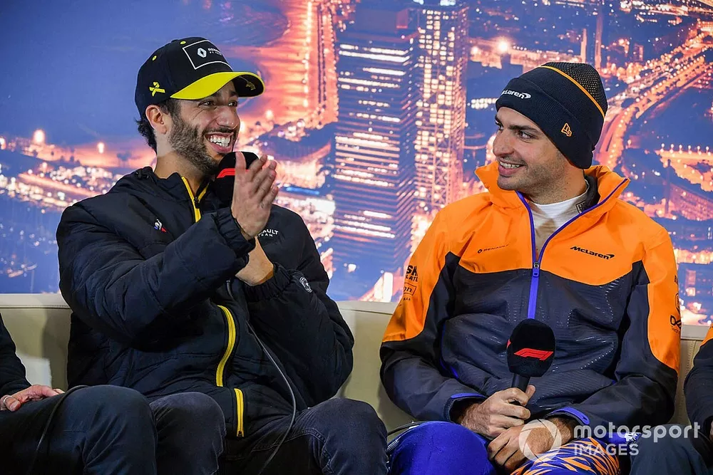 Daniel Ricciardo, Renault F1, y Carlos Sainz Jr., McLaren, en la conferencia de prensa