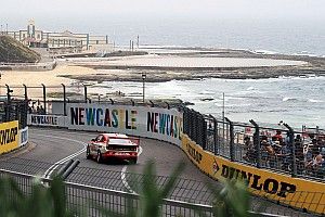 Newcastle Supercars: McLaughlin edges Reynolds in first practice