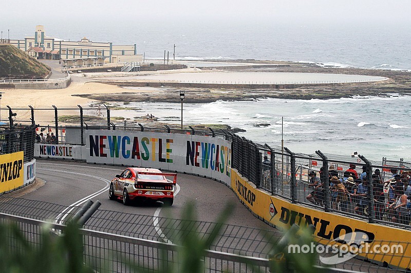 Newcastle Supercars: McLaughlin edges Reynolds in first practice