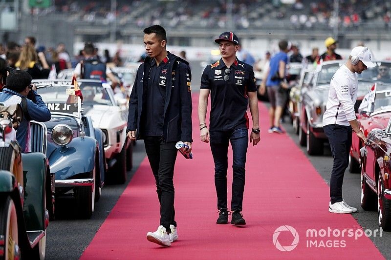 A Red Bull nem hisz a szemeinek: Albon eredményesebb, mint Max