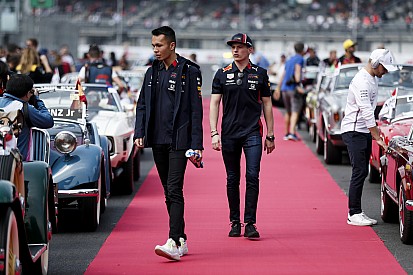 A Red Bull nem hisz a szemeinek: Albon eredményesebb, mint Max