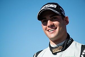 Rinus van Kalmthout toont IndyCar-helm voor 2020